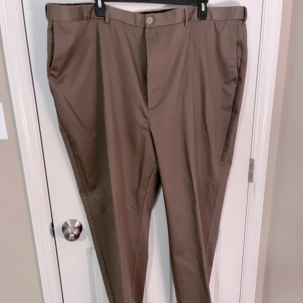Mens Haggar pants. Flat front, 52x34, Brown